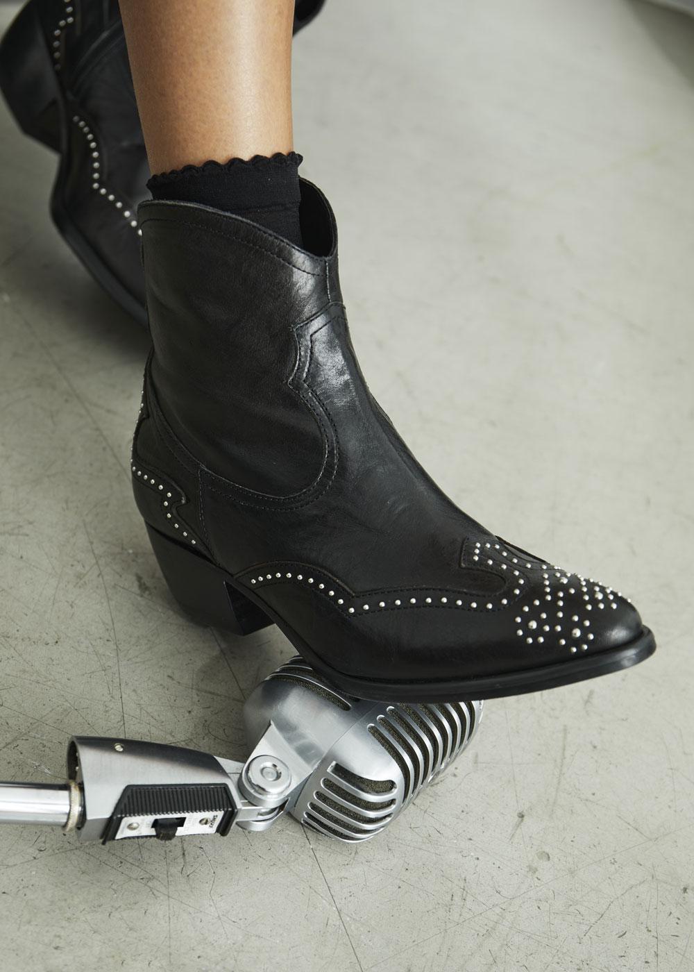 BOOTS STELLA CLOUS CUIR NOIR 35
